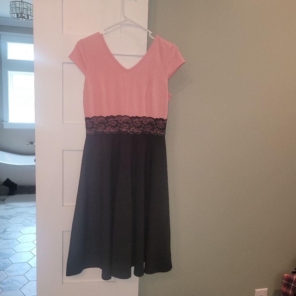 Beautiful Vintage Style fitted dress - baby pink & lace 💝 Valentines